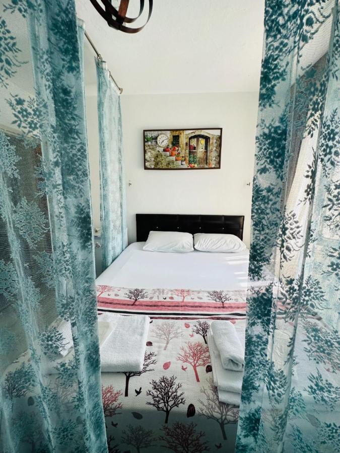 Bonjourla Hotel *